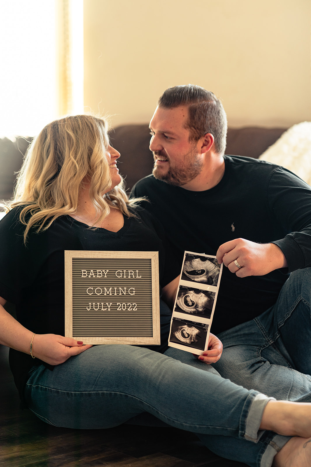 cute pregnancy announcement at-home session